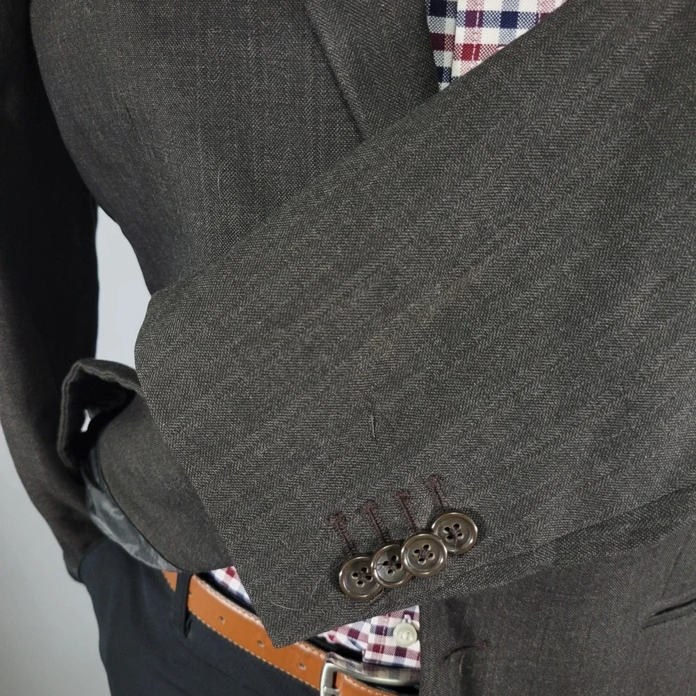 Banana Republic Mens Sport Coat Blazer Two Button Gray Poly Wool Herringbone 42R